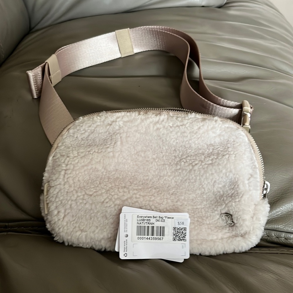 Lululemon Sherpa Beltbag